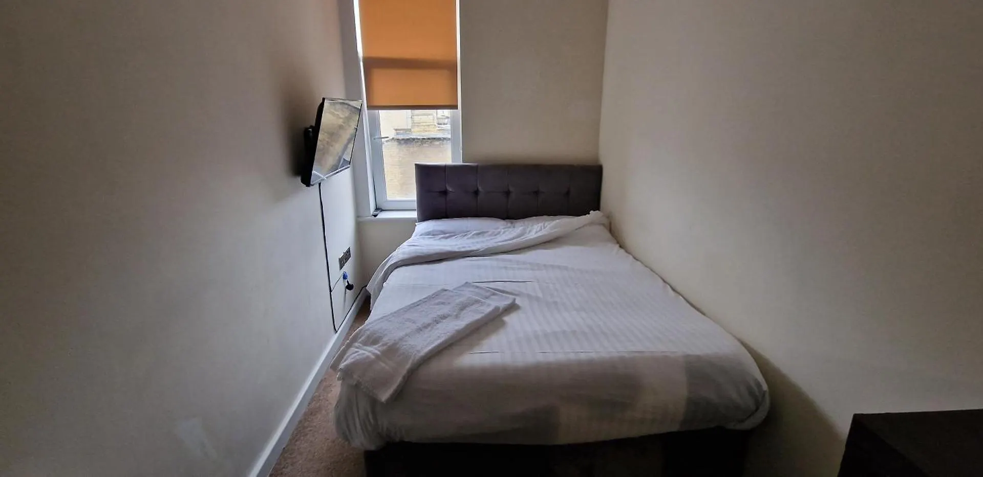 Guest house Penthouse Apartment In Central Halifax United Kingdom