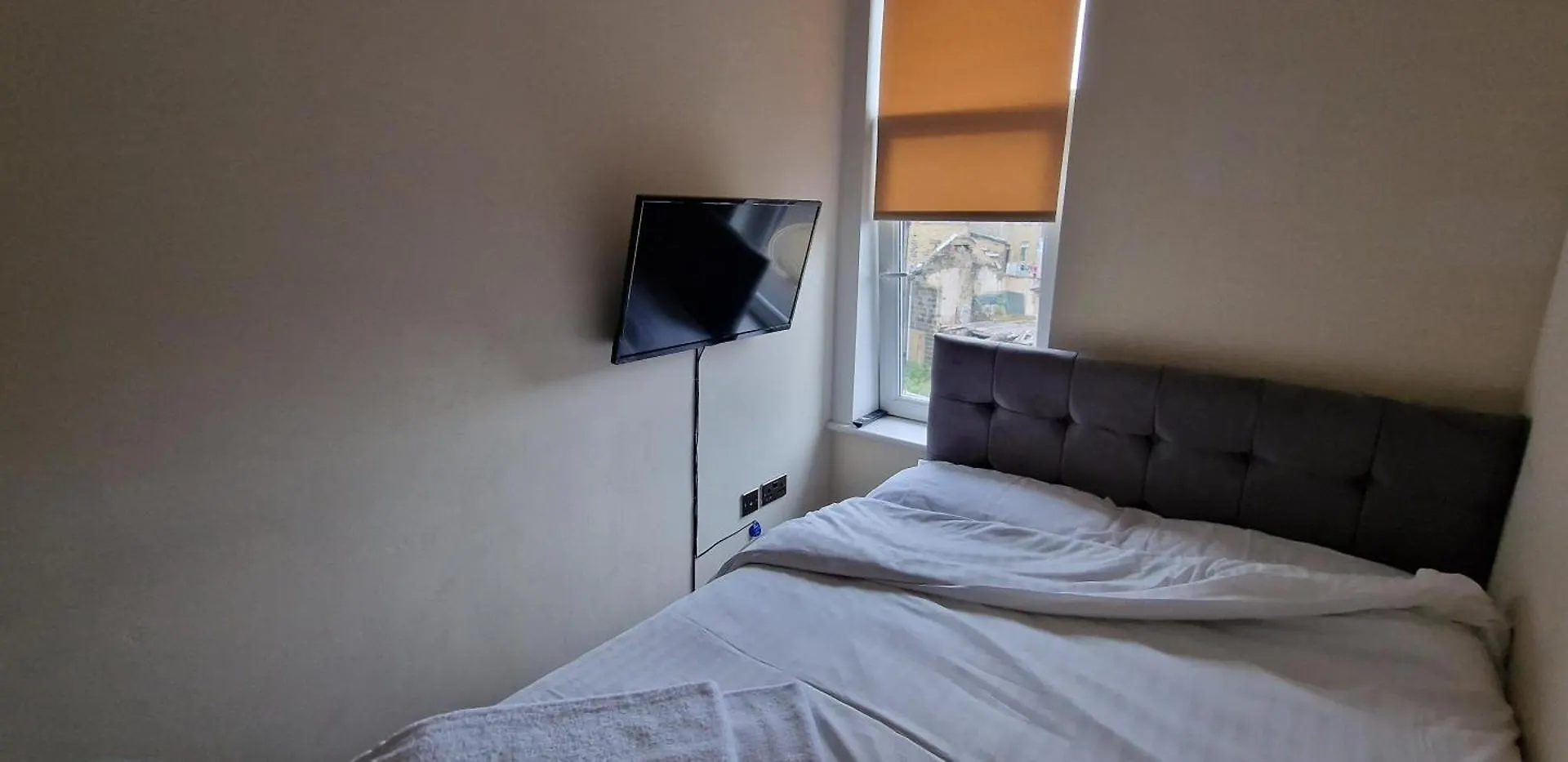 Guest house Penthouse Apartment In Central Halifax United Kingdom